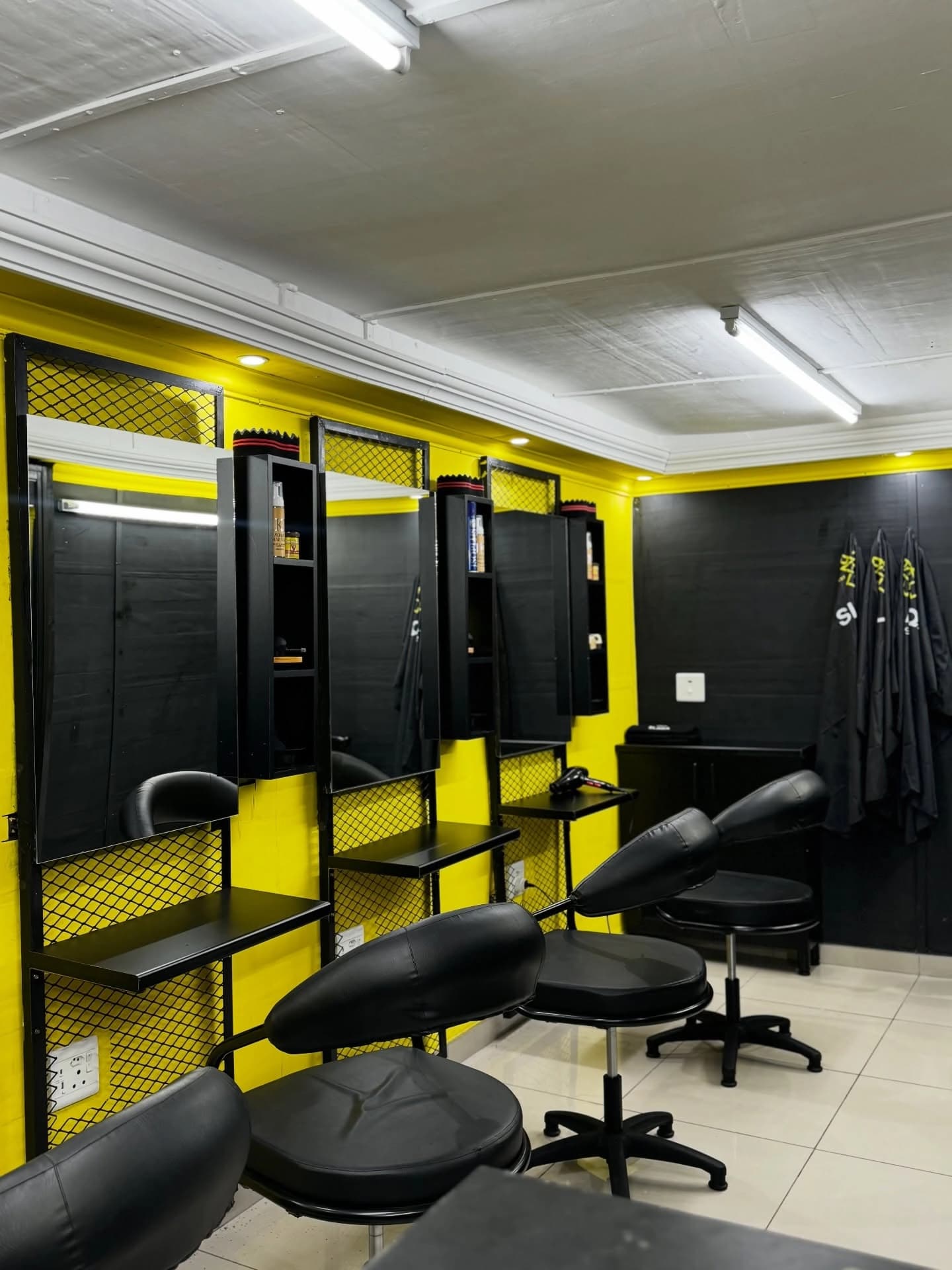 Slaqa Salon client in chair